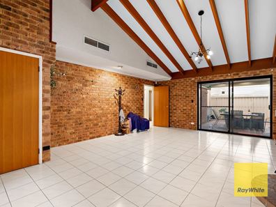 6 Crest Court, Thornlie WA 6108