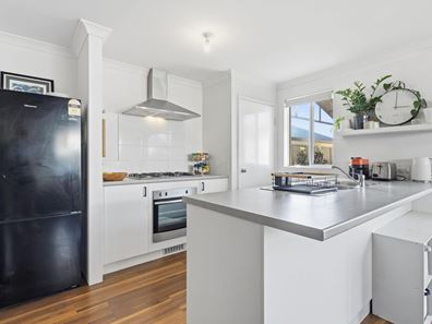 11 Casterton Road, Byford WA 6122