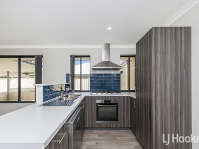 45 Hemingway Drive, Camillo WA 6111