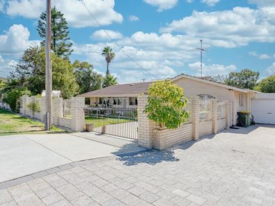 17 Mippi  Road, Halls Head WA 6210