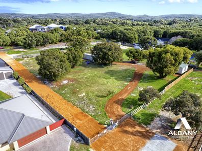 23 Lorikeet Way, Little Grove WA 6330