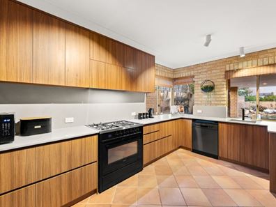 18 Rae Place, Hillarys WA 6025