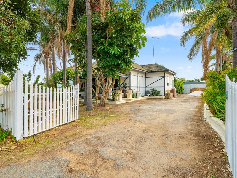 64 Davey Street, Mandurah