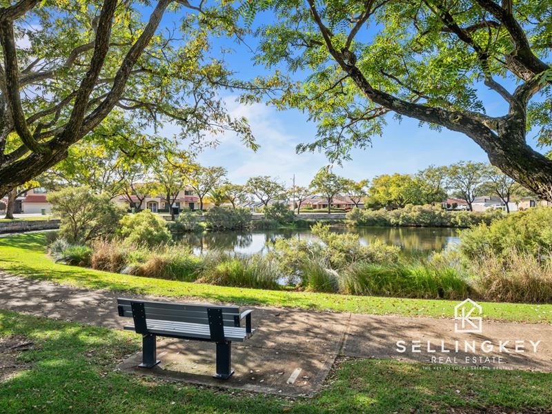 8 BAYCHESTER CIRCLE, Canning Vale WA 6155
