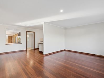 11 Sicklemore Road, Parmelia WA 6167