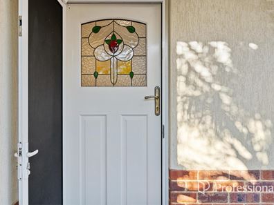 47 River Bank Boulevard, South Guildford WA 6055