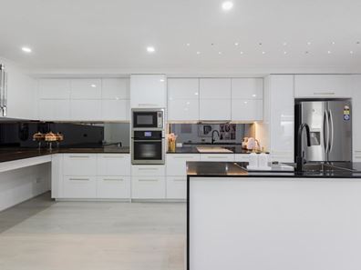 29 Stanbury Crescent, Ellenbrook WA 6069