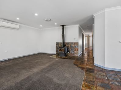 8B Siberia Close, Hannans WA 6430