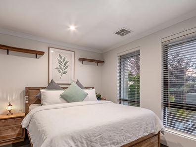 4 BENSON LOOP, Alkimos WA 6038