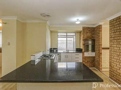 2 Palmer Crescent, High Wycombe WA 6057