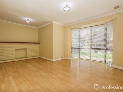 2 Palmer Crescent, High Wycombe WA 6057