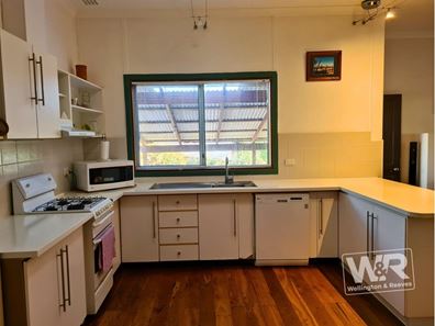 6 Camfield Street, Mount Melville WA 6330