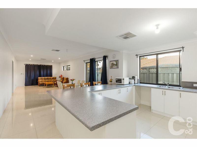 208 Lambeth Circle, Wellard WA 6170
