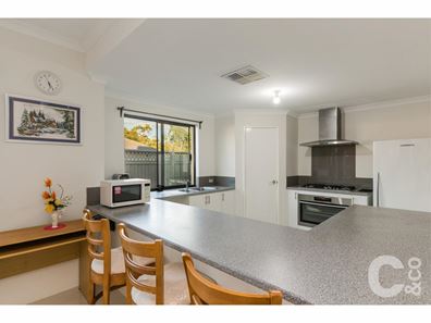208 Lambeth Circle, Wellard WA 6170
