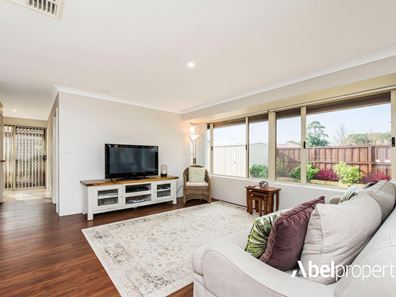 32 Wattlebird Crescent, Ellenbrook WA 6069