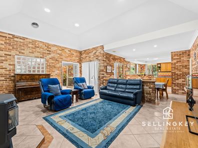 9 Wilfred Road, Canning Vale WA 6155