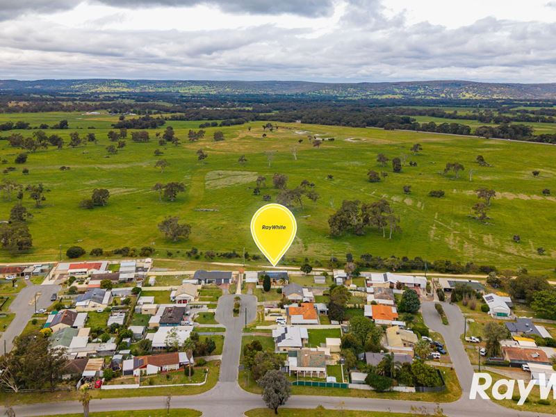10 Hakea Place, Pinjarra WA 6208
