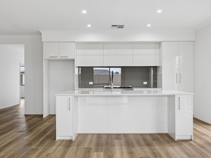 33 Magnificent Drive, Mandogalup WA 6167