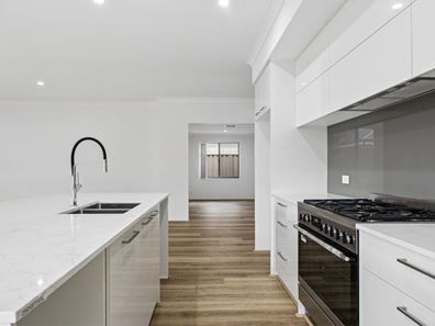 33 Magnificent Drive, Mandogalup WA 6167