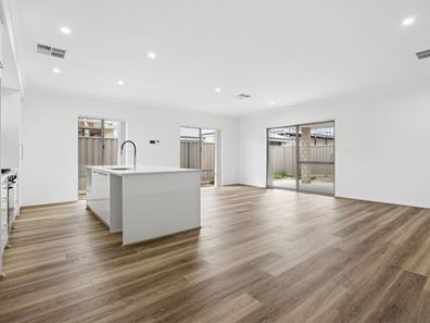 33 Magnificent Drive, Mandogalup WA 6167