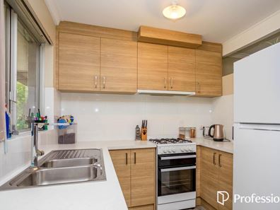 4 Elanora Road, Armadale WA 6112