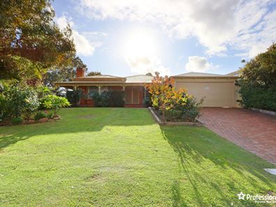 7 Harrington Crescent, Leeming WA 6149