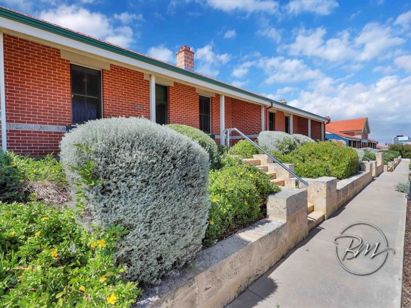 2/2 Burt Street, Fremantle
