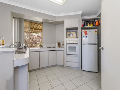 27 Henderson Drive, Seville Grove WA 6112