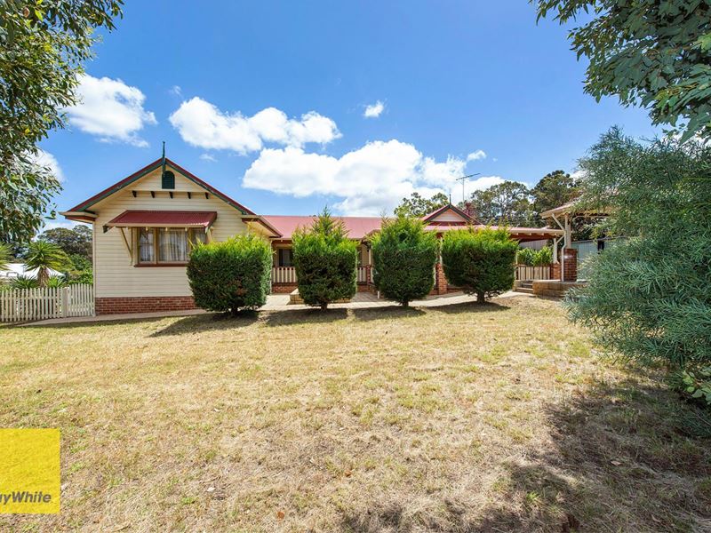 10 Lyndhurst Road, Kalamunda WA 6076