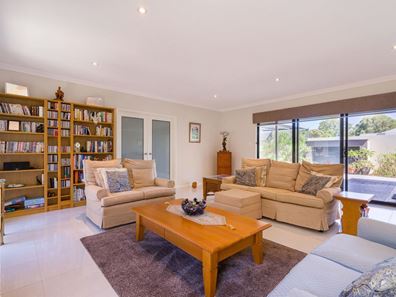 17 Hamelin Drive, Lake Coogee WA 6166