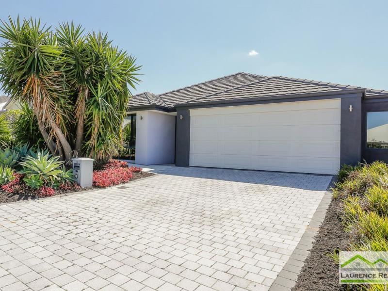 6 Woodmont Way, Clarkson