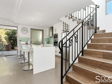 22 Francois Lane, Lake Coogee WA 6166