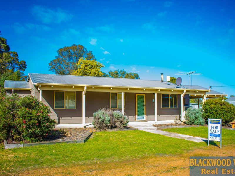 8 Collins Street, Greenbushes