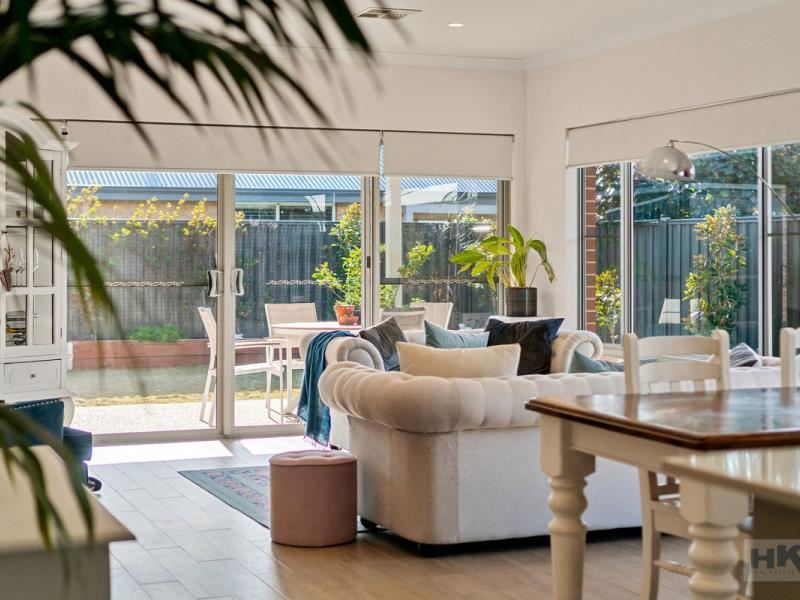 16 Courbette Way, The Vines