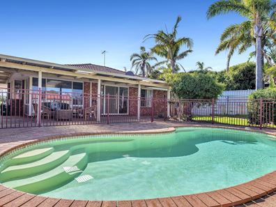 4 Carabeen Place, Halls Head WA 6210