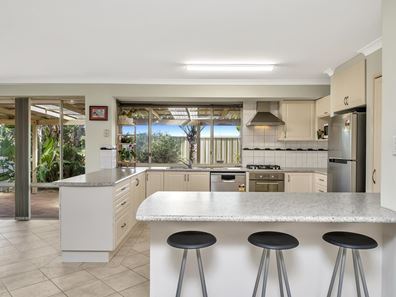 4 Carabeen Place, Halls Head WA 6210