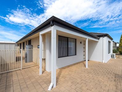 10 Salome Crescent, Lakelands WA 6180