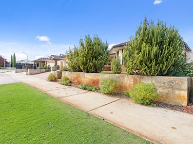 96 Sandown Circle, Henley Brook WA 6055