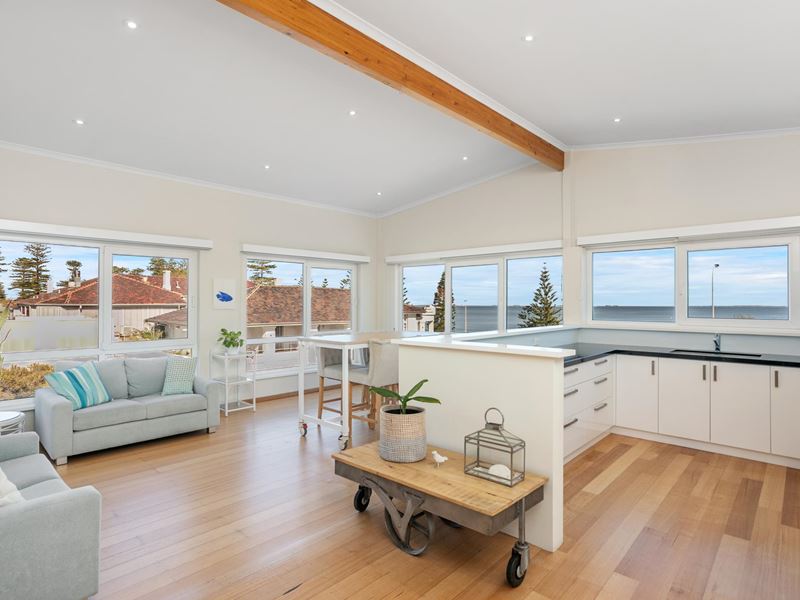 7/4 Warnham Road, Cottesloe