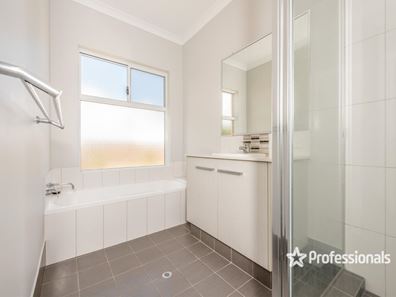 4 Lapwing Way, Wandina WA 6530