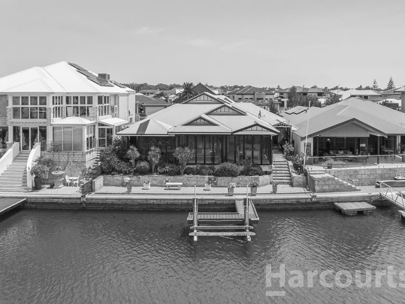 40 Aztec Island Retreat, Halls Head
