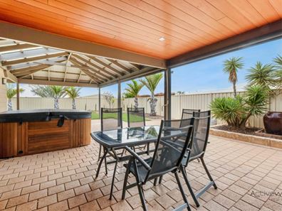 10 Dove Place, Wandina WA 6530