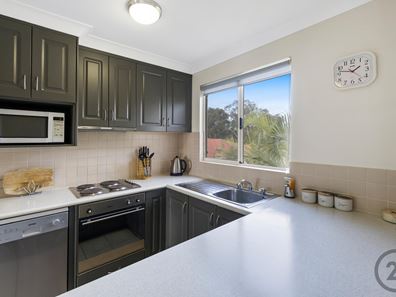 24/1 Lakes Crescent, South Yunderup WA 6208
