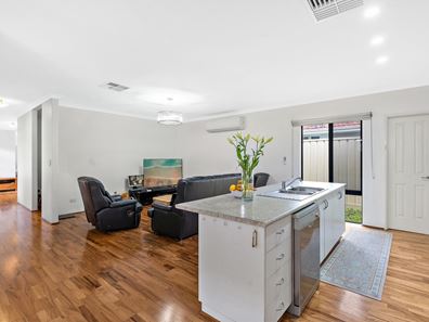 18 Broadway, Embleton WA 6062