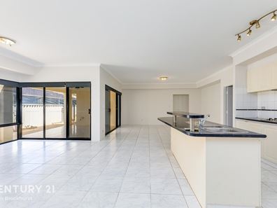 21 Dunster Way, Orelia WA 6167