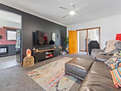 2a Rae Rd, Safety Bay WA 6169