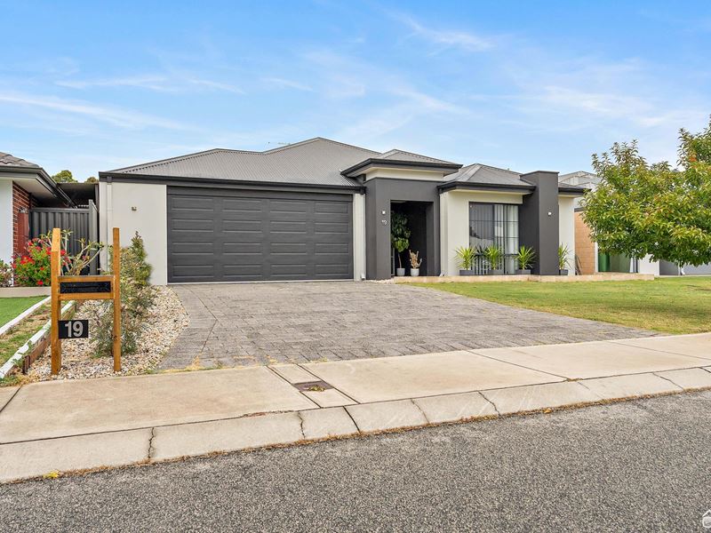 19 Lomond Way, Seville Grove WA 6112