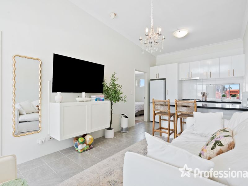 14/13 Spring Avenue, Midland