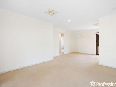 1/16 Leiden Place, Forrestfield WA 6058