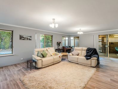 8 Strawberry Drive, Seville Grove WA 6112